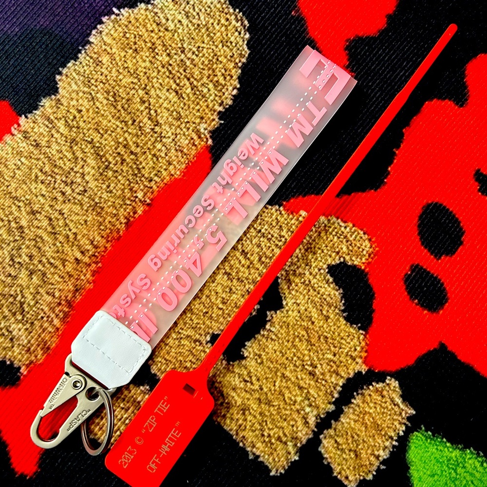 OFF-WHITE KEYCHAIN